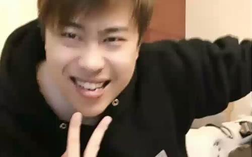 众多主播吃瓜事件视频,一场场娱乐狂欢背后的真相